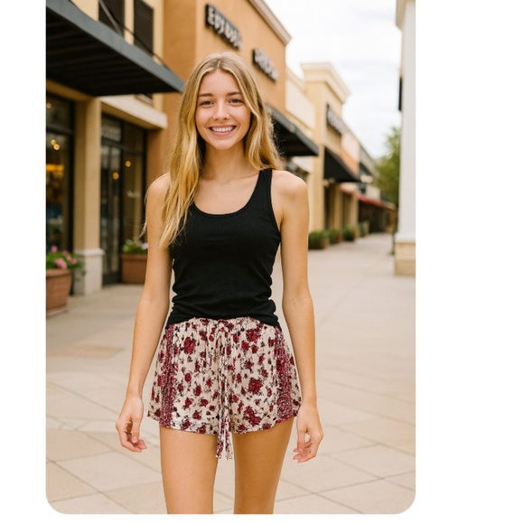 BRANDY MELVILLE Floral Shorts OS - Picture 1 of 8